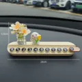 Placa de matrícula de aparcamiento temporal de coche con conejo y jarrón de flores. - [Tarjeta de estacionamiento de aromaterapia blanca] Conejo sosteniendo flores + jarrón de cabeza grande beige