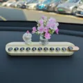 Placa de aparcamiento temporal para coche bonita con figura de conejo y florero. - [Tarjeta de estacionamiento de aromaterapia blanca] Conejo que atrae mariposas + flor de durazno violeta y blanca
