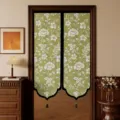 Nieuw Chinees stijl gedeeld deurgordijn met elegante bloemenprint, groene stoffen scheidingswand. - 70*120 met telescopische stang / Bloemenveld - Gevormd deurgordijn met zwarte visbekkwastjes