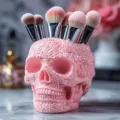 Soporte para brochas de maquillaje con forma de calavera rosa y tallado floral - Rosa