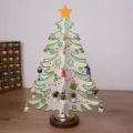 Handgefertigter hölzerner Weihnachtsbaum-Tischschmuck mit festlichen Miniaturfiguren - L / Weiß