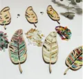 DIY Mosaik-Set mit federförmigen Holzsockeln und bunten Glassteinen zum Basteln - Feder 2 Stück