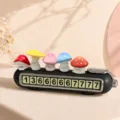 Targa numero parcheggio temporaneo con fungo carino, accessorio creativo per cruscotto auto. - Fungo della Famiglia Felice / Nero Inchiostro