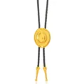 Western-Bolo-Tie mit goldenem Hut-Anhänger und schwarzer geflochtener Kordel. - Hut Stil A