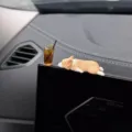Mini schlafender Corgi Auto Armaturenbrett Ornament Detail, süße Harzwelpen Dekoration. - Liegender Corgi + Eiskaffee