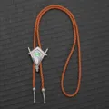 Vintage Herren Bolo Tie mit brauner geflochtener Kordel und Metalldreieck-Anhänger - Erdgelb
