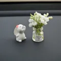 Lindo mini conejo y florero adorno de salpicadero de coche, figura de animal de resina. - Conejo Olfateador / Jazmín Blanco
