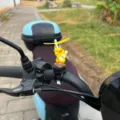 Adorable décoration de guidon de moto en forme de canard avec hélice et guitare, jaune - Canard jouant de la guitare / Style à Nouer