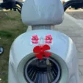 Decorazione per elica da moto eolica con simpatici orsetti rosa, decorazione per auto LED luminosa - Piccolo Aeroplano Luminoso Orsi Seduti 2 Pz