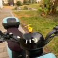 Adorable décoration de vélo canard jaune avec hélice et guitare, jouet amusant pour guidon. - Canard jouant de la guitare / Type Adhésif