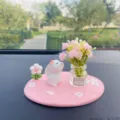 Joli lapin ornement de tableau de bord de voiture avec vase à fleurs, déco résine mignonne pour auto. - Lapin Renifleur + Vase Gypsophile Rose + Tapis Rose
