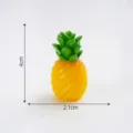 Mini Ananas Ornament Auto Simpatico Resina Cruscotto Statuetta 4cm Interno Decorazione - Ananasso Tagliato in Obliquo / 2 Pezzi/Set