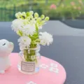 Joli vase à fleurs de lapin mignon ornement de tableau de bord de voiture, jouet en résine. - Vase Gypsophile Fleurie Blanche