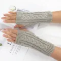 Unisex graue Zopfmuster fingerlose Handschuhe, warme Woll Winter Halbfinger Handschuhe. - Einheitsgröße / Hellgrau