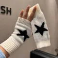 Modische koreanische Herbst Winter Strick armlinge warme Handschuhe mit schwarzem Stern. - Einheitsgröße / Weiß