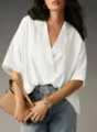 Elegante camicetta bianca a maniche corte con scollo a V per lo stile estivo - Taglia S / Top / Bianco