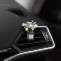Coche Mini Jarrón Salida de Aire Clip Adorno Linda Flor Blanca Decoración Auto - Solo Florero (Con Cinta Nano) / Jazmín Blanco