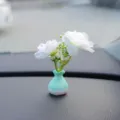 Mini florero artificial de coche, micropaisaje creativo para decoración de interior de salpicadero. - Flor de melocotón blanca de hoja grande con jarrón verde y blanco
