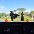 Adorno de tablero de coche espadachín chino estatuilla de escritorio decoración - Estilo Capa y Espada con Manzana
