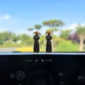 Figurita de espadachín estilo antiguo para salpicadero de coche y escritorio - Estilo Doble Espadachín