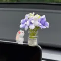 Süßes Kaninchen und Mini-Vase Auto Armaturenbrett Ornament, niedliche Bildschirm Deko SKU - Duftendes Kaninchen Mit Lila Vase Ornament