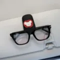 Clip de Gafas para Visera de Coche Negro de Cuero Soporte de Gafas Lindo Accesorio - Perro Manzana Roja + Clip para Gafas / Negro