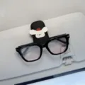 Soportes de gafas para coche parasol, pinza de gafas de sol de cuero negro para interior. - Perro Manzana Blanca + Clip para Gafas / Negro