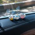 Adornos para salpicadero de coche de cachorro de postre, bonitas figuras de perro de resina para auto. - 3 Piezas/Paquete