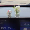 Susse Kaninchen Figur und kleine Blumen Vase Dekoration fur das Auto Armaturenbrett. - Dufthase + weiße Jasminvase