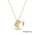 Detailansicht des mit Zirkonia besetzten goldenen Anhängers Buchstabe E mit Abmessungen. - Anhänger Ohne Kette (Stil E) / Gold