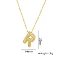Detailansicht einer vergoldeten R-Halskette mit funkelnden Mikro-Zirkoniasteinen - Anhänger Ohne Kette (Stil R) / Gold