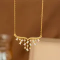 Elegante vergoldete Vintage-Halskette mit kaskadierenden funkelnden Kristallanhängern - Quaste Stern (8346) / Gold