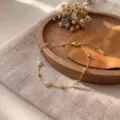 Vergoldetes Titanstahl-Armband mit Zirkonia-Blütenblattmotiven im Marquise-Schliff - Weiß Zirkonia Tulpe Armband / Gold