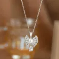 Elegante Schleife Anhänger Halskette mit Perle und Tropfen Zirkon in Silberoptik - Perle Schleife Halskette (9364) / Silber