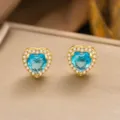 Elegante goldene Herzohrstecker mit blauem Zirkonia und Pflastersteinen - Nur Ohrringe (7027) / Hellblaues Herz (Gold)