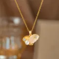 Detailansicht der Muschel- und Perlenkette im Meeresstil mit eleganter Goldkette - Nude Muschel Perlenhalskette (9378) / Gold
