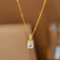 Elegante goldene Kugelkette mit einem rechteckigen, klaren Kristallanhänger für Damen - Rechteckig (8404)