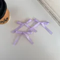 Primer plano de lazos de cinta de satén violeta claro, textura lisa, ideales para envolver regalos. - Accesorio de Lazo / 7.5cm (1 Pieza/Paquete) / Púrpura