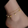 Elegantes zweilagiges goldenes Fußkettchen aus Edelstahl mit kleinen Würfeln am Knöchel - Doppelschicht Kleine Würfel (B5011) / Gold