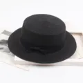 Schwarzer Strohhut mit Schleife, flacher Deckel, eleganter Vintage Sonnenhut für Damen Strand. - M (56-58cm) / Schwarz