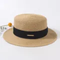 Chapeau de paille plat pour femme avec ruban noir et détail en métal pour plage et soleil - Réglable / Noir