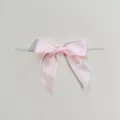 Fiocco in raso rosa con fascetta, perfetto per confezioni da forno e cesti regalo. - 2.5x9x9cm / Rosa chiaro