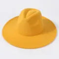 Einfarbiger gelber Wollfilz-Fedora-Hut, klassischer britischer Stil, breite Krempe. - Gelb