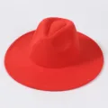 Einfarbiger roter Filzhut im britischen Jazz-Stil mit breiter Krempe für Unisex. - Orangerot