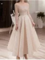 Atemberaubendes Pailletten Abendkleid Detail mit funkelnder Stickerei und eleganter Silhouette. - S / Aprikose