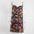 Wunderschönes Pailletten-Blumenmuster-Detail an diesem schwarzen Partykleid mit Kettenträgern. - S / Schwarz