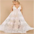 Atemberaubendes, tiefes V-Ausschnitt Mesh besticktes langes Kleid für elegante Anlässe. - S / Weiß