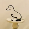 Minimalistische Hundeskulptur aus schwarzem Metalldraht für moderne Tischdeko - Landhund Stil (5589) / Schwarz