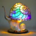 Europäische bunte Buntglas Schnecke Tischlampe Heimdeko Vintage Harz Schreibtischlampe. - Magische Pilzlampe H