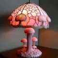 Rosa Pilz Tischlampe, Tiffany Stil Buntglas Schreibtischlicht, süße dekorative Nachttischbeleuchtung. - Magische Pilzlampe G